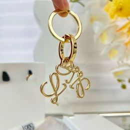 2023Handmade Designer Keychains Dragonne Multicolor Key Chain Women Men Men Bruin Lederen zak Wallet Lanyard PLATED GOUD ACCESSOIRES Dragonne Keychain Letter C28