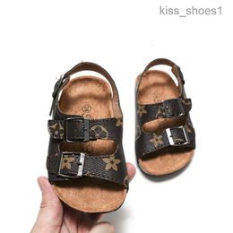 2023Kids Zapatos para niños Tamaños para niños Sandalias de cuero de PU Niños Niñas Zapatos de verano para jóvenes Sandalia plana Antideslizante Baño de playa Diapositivas para correr al aire libre