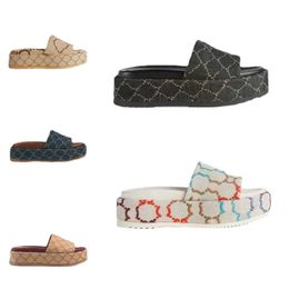 2023 Diseñador de lujo Zapatillas de marca Plataforma de muffin del alfabeto bordado Sandalias de mujer B22 Diseñador Pareja Zapatillas de playa Tamaño 35-45 Original