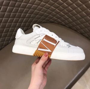 2024 Diseñador de lujo Mujeres zapatos casuales Fashion Patchwork de cuero genuino Top Top Sneakers Plataforma de pista Cuaradas de punta redonda de punta para hombres Flats zapatillas