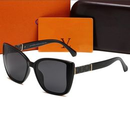 2023Men lunettes de soleil design avec boîte de lunettes de soleil pour femmes Hip hop Classiques de luxe Mode Matching Driving Beach ombrage protection UV lunettes cadeau