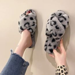Zapatillas de felpa con estampado de leopardo para mujer, chanclas cruzadas, mopa, punta abierta, de algodón, para interiores, moda, novedad de 2023