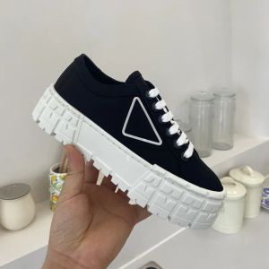 2023New Double Wheel Nylon Gabardine Sneaker Chaussures Chunky Chaussures à semelle légère pour femmes Blanc Bleu Désert Beige Plate-forme Toile Baskets Inspirées