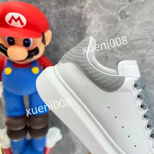 2023New modeontwerper Casual witte schoenen Sneakers Casual schoenen Sneakers damesplatform schoenen zwart fluwelen suède dames veter omhoog mannen