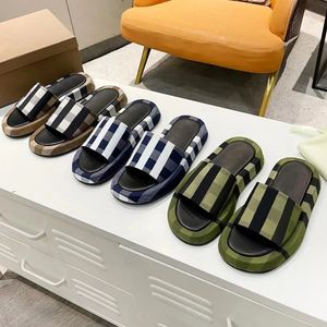 2023NEW Luxury Marque Vintage Slippers Femmes 039 S Fashion Letter Bur Sliding Luxury Summer Femmes 039 S Flip Flat Rubber Gear Bottom Sandals Beach Designer Chaussures 35-41