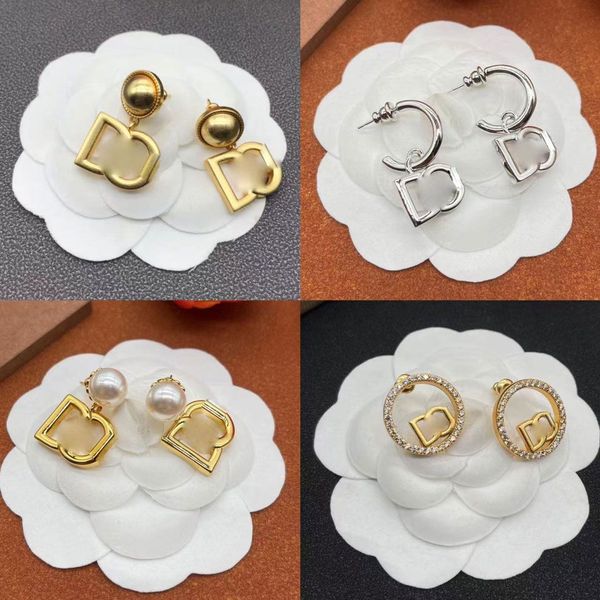 2023Niche design haut de gamme sens perle boucles d'oreilles pour femmes asymétrique lettre boucles d'oreilles lumière luxe socialite industrie lourde boucles d'oreilles nouvelle femme