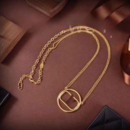 2023quisite International Luxury Lock Collar colgante Moda Estilo femenino 18k Collar chapado en oro Diseño de gama alta Cadena larga Diseñador Joyería Regalo seleccionado13