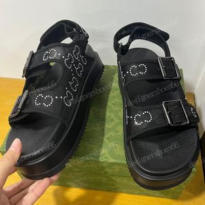 Damessandaal uit 2023 met kristallen 6934 Rozebeige mesh-logo aan de achterkant Antislip rubberen zool geïnspireerd door de sportwereld Designer sandalen Platte sandalen