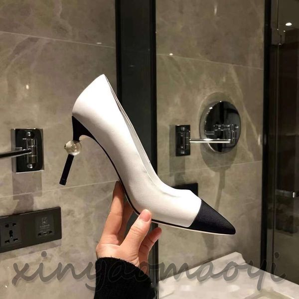 2023ss Tacones de diseñador Tacones de perlas Zapatos Mujer Diseñador Mula Mulas de tacón Bombas Cap Toe Cuero Tacón alto Slingback Bomba Beige Negro Blanco Boda Fiesta Vestido de noche