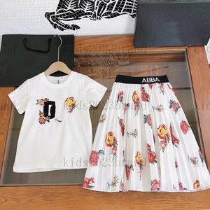 2023ss filles robe ensembles haut de gamme broderie t-shirts avec de longues jupes plissées deux pièces ensembles marque designer enfants coton t-shirts blanc couleur maille jupes fleur imprimer