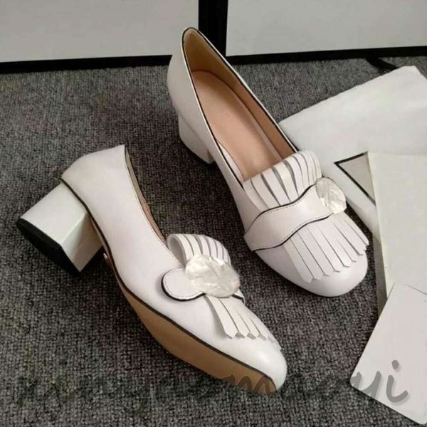 2023ss Chaussures à talons hauts en or Chaussures habillées en cuir de veau pour femmes Printemps et automne Chaussures de bateau en tôle Fond épais Gland Mode Mariage SH