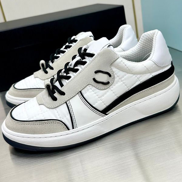 2023SS Zapatos de galleta de estilo caliente Zapatos de tablero de panda de color blanco y negro TPU Suela gruesa Zapatos deportivos ocasionales elevados Zapatos de tablero Zapatos blancos pequeños para mujer Tamaño 35-45