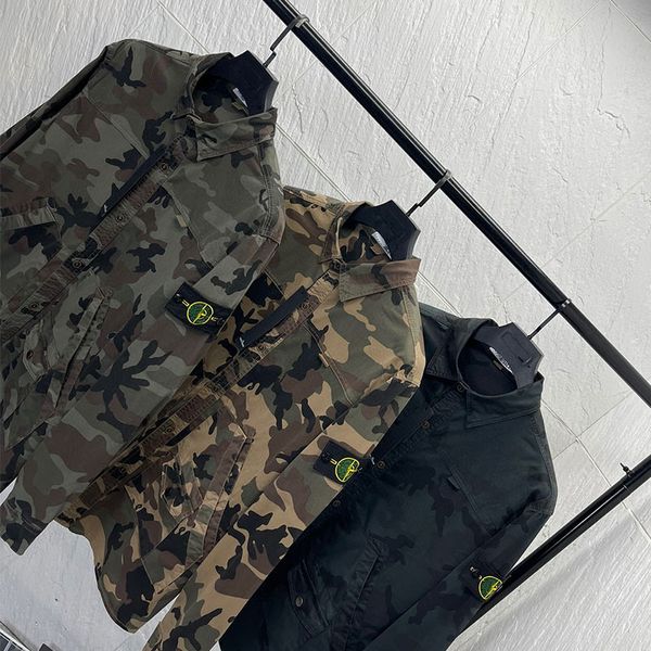 2023SS Italien Designer Hommes Classique En Plein Air Lourde Industrie Camouflage Rétro Vêtements De Travail Poche Pur Coton Chemise Manteau Boussole Médaille Logo