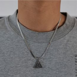 2023SS Originele opgeruimde man Hangslang Snake Bone Chain Triangle Totem ketting Street Hip-Hop Collarbone Chain Simple Fashion Accessoires