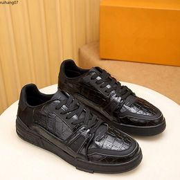 2023Shighquality Luxury Designer Men's Casual Shoes Ultra-Light geschuimde buitenzool Wear-resistent en comfortableAreSize38-45 MKJKIP RH70000001
