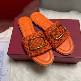 2023 zapatillas de mujer sandalias de goma de verano deslizadores de playa desgastes zapatos de interior diseñador tejido cruzado al aire libre peep toe leñoso casual zapatilla carta estilos zapatos