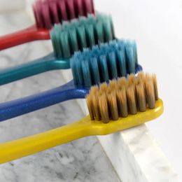 2024 1 pcs / lot Multi-couleur Bristle Small Small Head Portable Travel Brosse de dents écologique Brosse dentaire écologique Hygiène orale