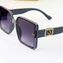 2024 10% de réduction sur le concepteur de luxe Nouveaux lunettes de soleil pour hommes et femmes 20% de réduction sur la mode avancée de l'herbe à quatre tas