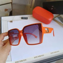 2024 10% de réduction sur le concepteur de luxe Nouveaux lunettes de soleil pour hommes et femmes 20% sur la lettre orange grand cadre coréen rond rond