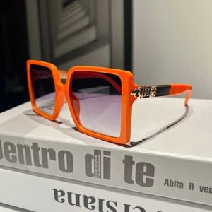 2024 10% de descuento en el diseñador de lujo Nuevas gafas de sol para hombres y mujeres 20% de descuento en la cabeza Metal de la moda Metal sin marco Tendencia elegante