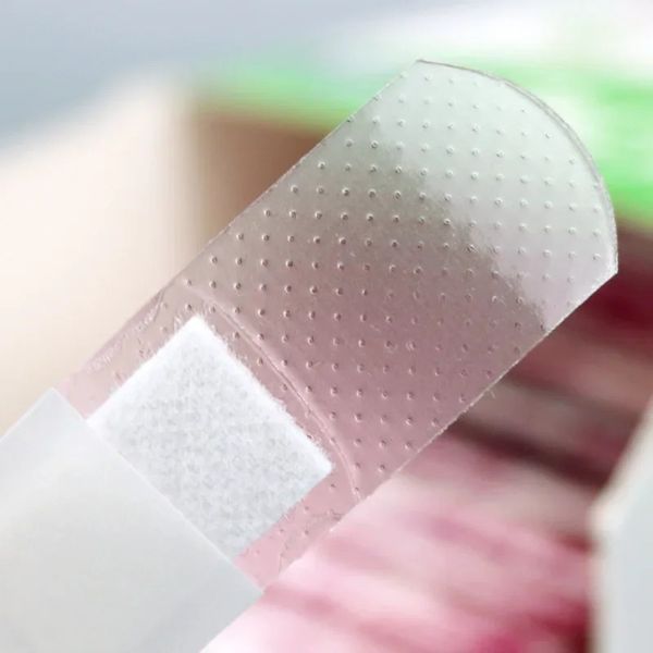 2024 100pcs/paquete kit de primeros auxilios Adhesivo transparente yeso y vendaje de banda anti-bacterias