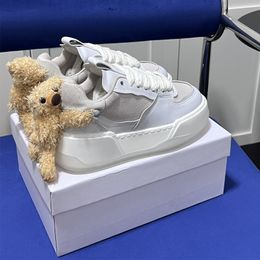 2024 Envío gratis 13de Marzo Little Bear zapatos blancos de suela gruesa casual
