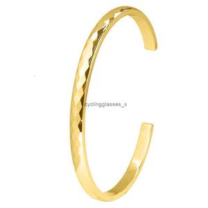 2024 Bracelet floral enveloppé d'or 18K pour hommes ouverts avec des bijoux en surface photosensible de haute qualité