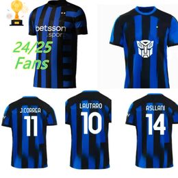 2024 2025 Alexis Maglia Inters Soccer Jersey Kid Kit Transformers Special 2024 2025 Kirt de football Milans Maglie Lautaro Calhanoglu Barella Thuram