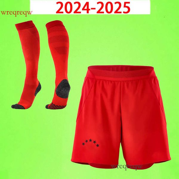 2024 2025 Fans Joueur Version Munich Soccer Shorts Socks 24/25 Kane Musiala Sane Coman Muller Kimmich Gnabry Goretzka Pants de football à la maison Troisième rouge
