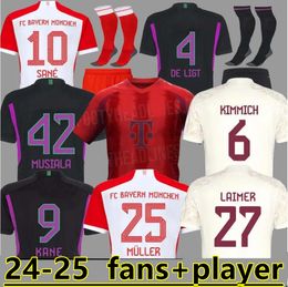 2024 2025 Kane voetbaltruien 24 25 Sane voetbalhirt Musiala Goretzka Gnabry Bayerns München Camisa de Futebol Men Kids Kits Kimmich Fans Player Sets 888888
