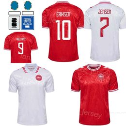 2024-25 Équipe nationale Danemark 23 Hojbjerg Soccer Jersey Man Euro Cup 11 Daramy 3 Vestergaard 17 Kristiansen Eriksen Nelsson Hojlund Damsgaard Kits de chemise de football