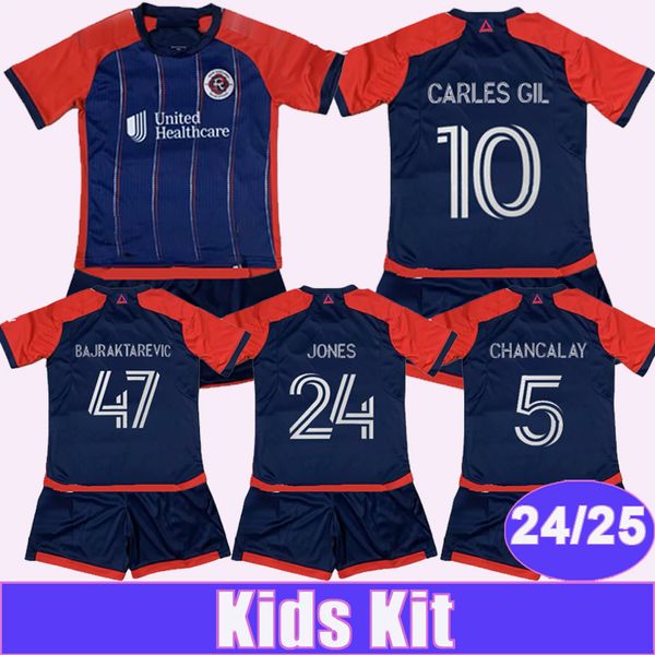 2024 25 New Revolution Kids Kit Soccer Jerseys Carles Gil Borrero Kessler Buck Chancalay Home Dark Blue Child Troit Fútbol Camisa de manga corta Uniformes