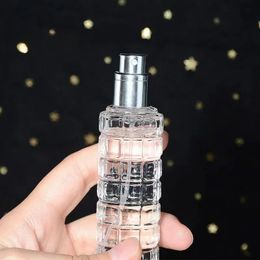 2024 30 ml Perfume Bouteling Highend Portable Portable Charge Capacity Container Fine Pressage Verre Bouteille vide