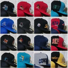 2024 32 COHELS USA FOOTBALLAGE ALIGNABLE CHAPEURS HIP HOP SNPBACK BASBALL CAP MEN VINTAGE SPORT FLAT BASE BALLE MIX COULEUR FOOTBAKS SNAPBACKS CAPS BON CHAPEAU MA24-3