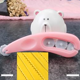 2024 4 wielen Fondant Embosser Cutter Icing Diy Cutter Knife Sugarcraft Paste Embosser Pastry Mold Stitching Cake Decoration Tools voor