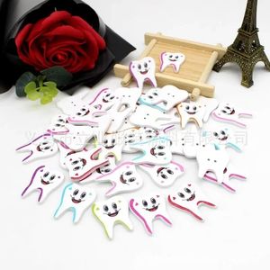 2024 50 stks tandheelkundige tanden vorm geschenktandvorm knopen decoratie molaire badge tandarts naaien scrapbooking accessoires versiering voor tandartsaccessoires