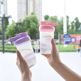2024 7 couleurs 300 ml Bouteille d'eau pour boire une boisson en plastique Bouteille de sport à l'épreuve des fuites protéin