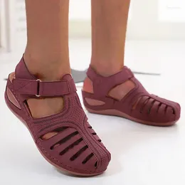2024 856 Sandales Femmes Chaussures d'été pour les talons confortables Femme élégante à talons basses à talon bas