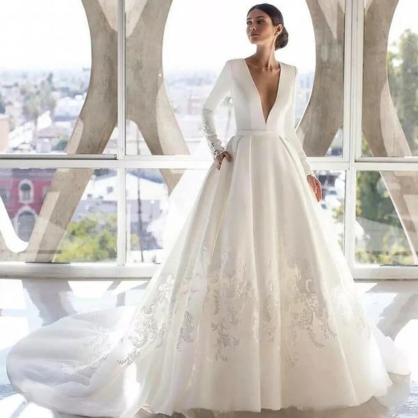 2024 A-ligne Femmes Robe De Mariée Col En V À Manches Longues En Dentelle Appliques Boutons Dos Satin Robes De Mariée Grande Taille Doux Robe De Noiva