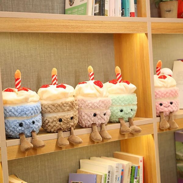 2024 Adorable gâteau d'anniversaire doux en peluche avec bougies, fruits, fraises, cupcakes, peluches pour bébé, poupées mignonnes pour enfants