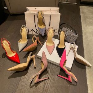 2024 Amina Muaddi Sandales Chaussures à talons Satin pointu Slingbacks Pompes Bowtie Cristal-Tournesol Femmes Luxe Designer Party Chaussures de mariage