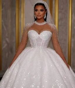 2024 Robe de mariée arabe Dubaï Perles de paillettes Sequins Long illusion Sleettes Bouche de bal Bride Bride Bride