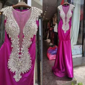 2024 Robes de bal arabe Robes luxueuses en cristal en linge de perles de cristal en violet