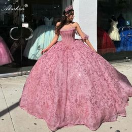 2024 Bevestigbare lieverd Quinceanera jurken baljurk uit schouderhoes kweep jurken prinses formele jurken met kralenparels lovertjes borduurwerk