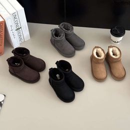 2024 Australie Enfants Chaussures Filles UG Bottes Hiver Chaud En Cuir Véritable Cheville Garçons Chaussures Enfants Botte De Neige Bébé En Peluche Mini Bouton Bow Bottillons Boot Designer Femmes