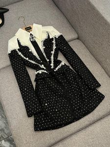 2024 Otoño Negro Contraste Color Paneles Rebordear Tweed Vestido Manga larga Solapa Cuello Rhinestone Vestidos cortos casuales H4M211628