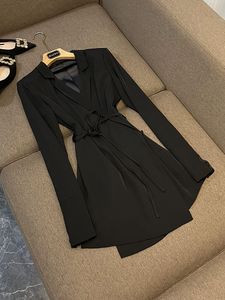 2024 Autumn Black vaste kleur stropdas taille blazerjurk met lange mouwen met lange mouwen kortde lapel korte casual jurken D4W214003