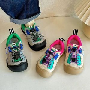 2024 Chaussures de sport pour enfants automobiles Filles coréennes Soft Sole Chaussures Boys Outdoor Randable Durable Chaussures 26-37 240528