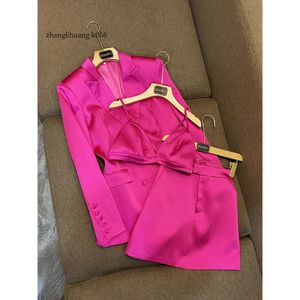2024 Autumn Hot 2024 Pink Solid Color Two-Piece Dress Sets Sets met lange mouwen met één borte blazers met één borsten Top Camisole Korte rokpakken Set O2O312333