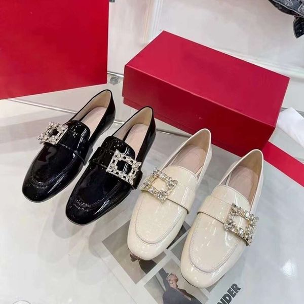 2024 Automne/Hiver Nouvelles chaussures Lefu à fond plat avec boucle carrée en diamant d'eau, Song Yanfei, même style, chaussures simples polyvalentes décontractées à bouche peu profonde pour femmes